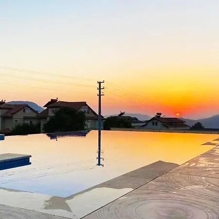 Panorama With Jacuzzi & Sauna Vilă