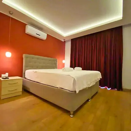 Panorama With Jacuzzi & Sauna Vilă *