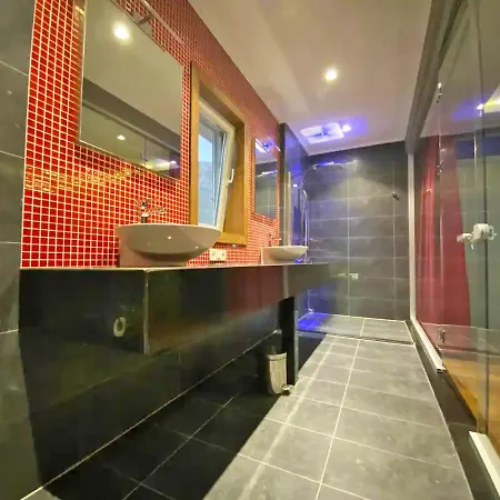 Panorama With Jacuzzi & Sauna * 페티예
